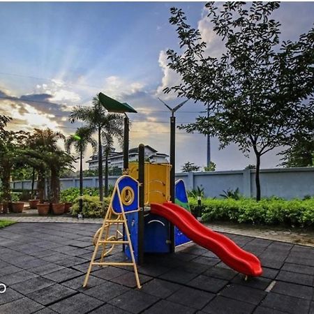 Lovely 2 Bedroom Condo With Free Secured Parking Manila Exterior photo